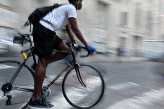 Le tourne à gauche pour les cyclistes.